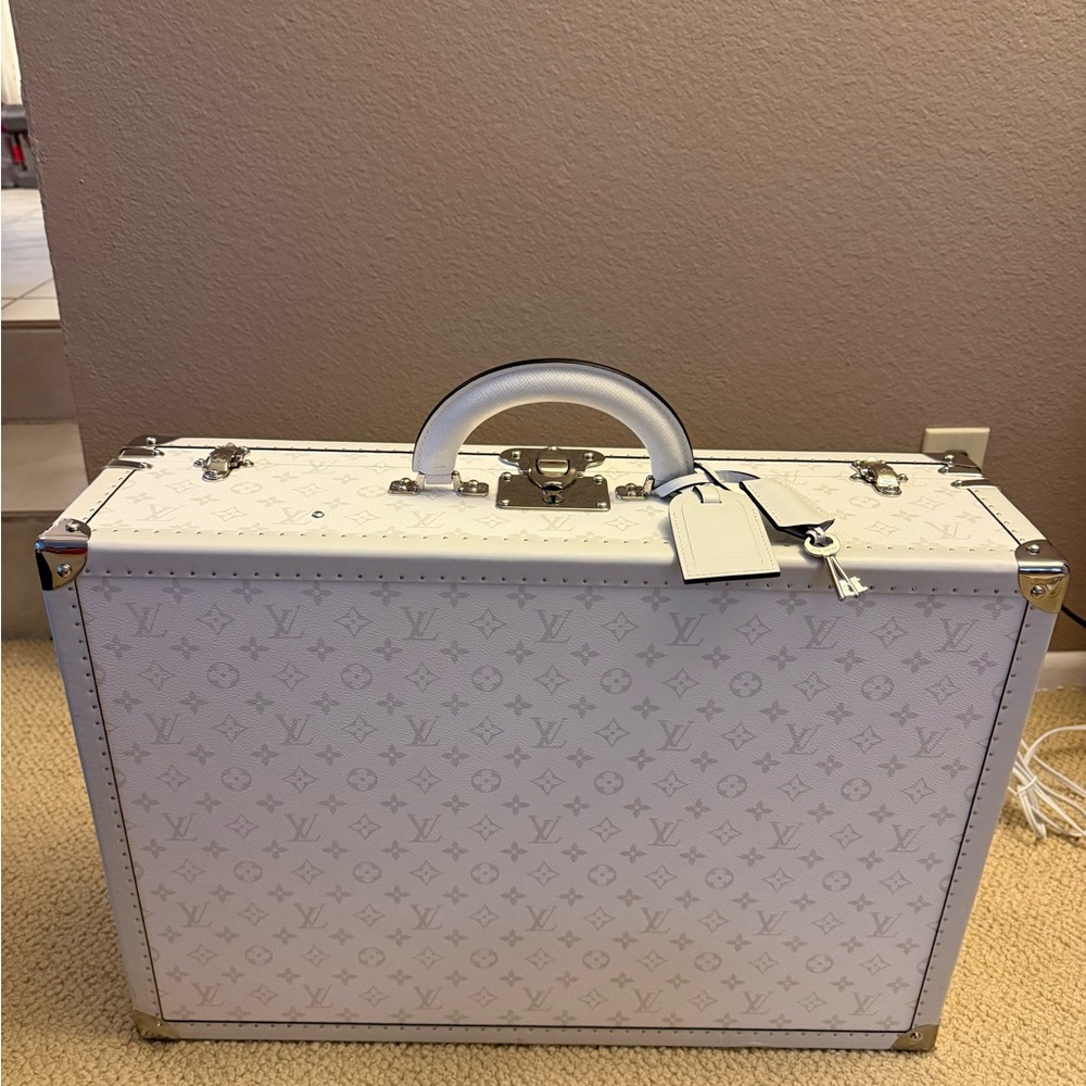 Louis Vuitton Bisten 60 White Monogram Suitcase Trunk